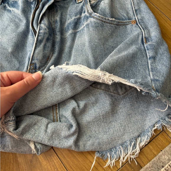 ROLLAS HIGH WAISTED LIGHT DENIM JEAN SHORTS - Picture 3 of 9